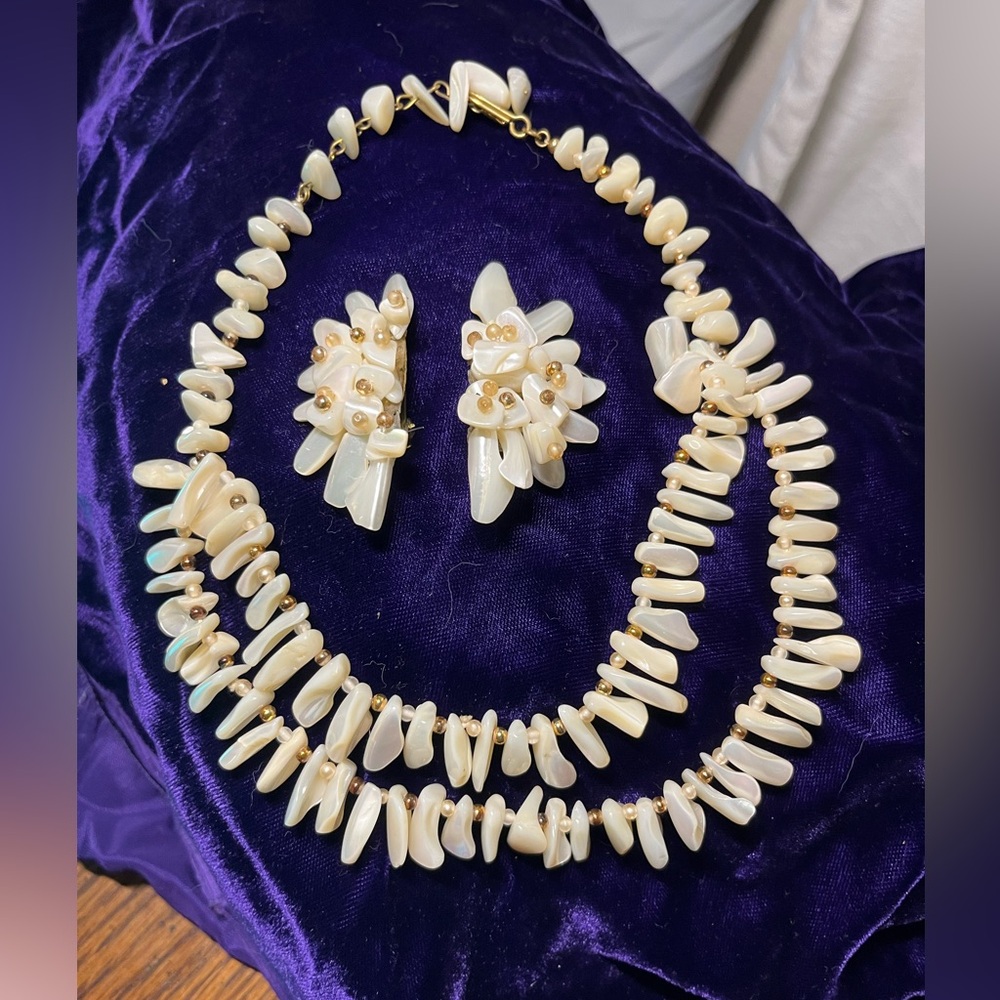 Elegant Vintage Mother of Pearl White Jewelry Set Two strand necklace‎ earrings